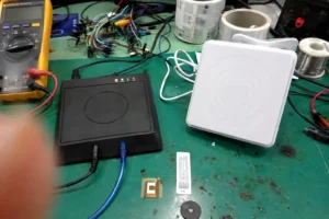 Fongwah RFID system setup including reader module, antenna, and tags on a hardware test bench.