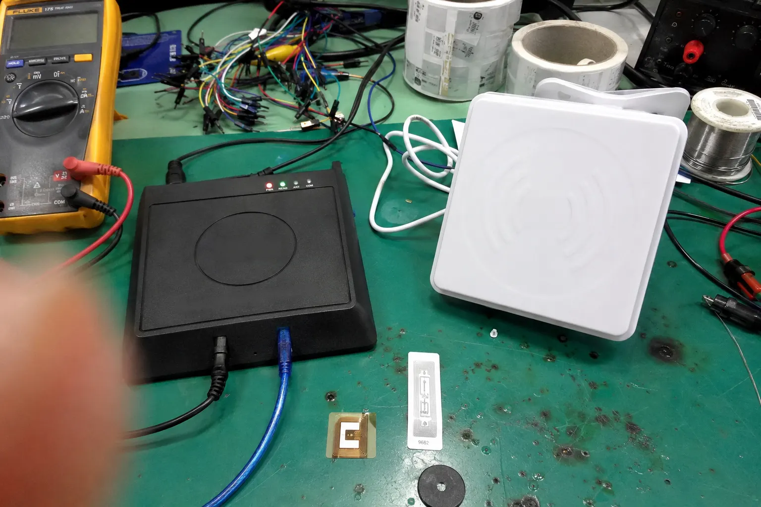 Fongwah RFID system setup including reader module, antenna, and tags on a hardware test bench.