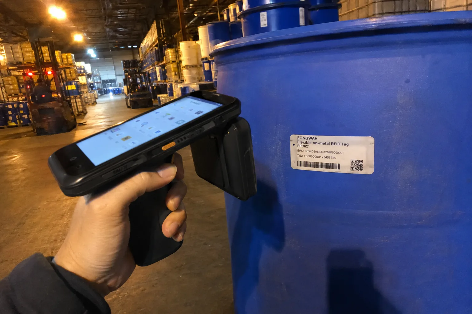 A comparison of a standard RFID tag and an anti-metal RFID tag