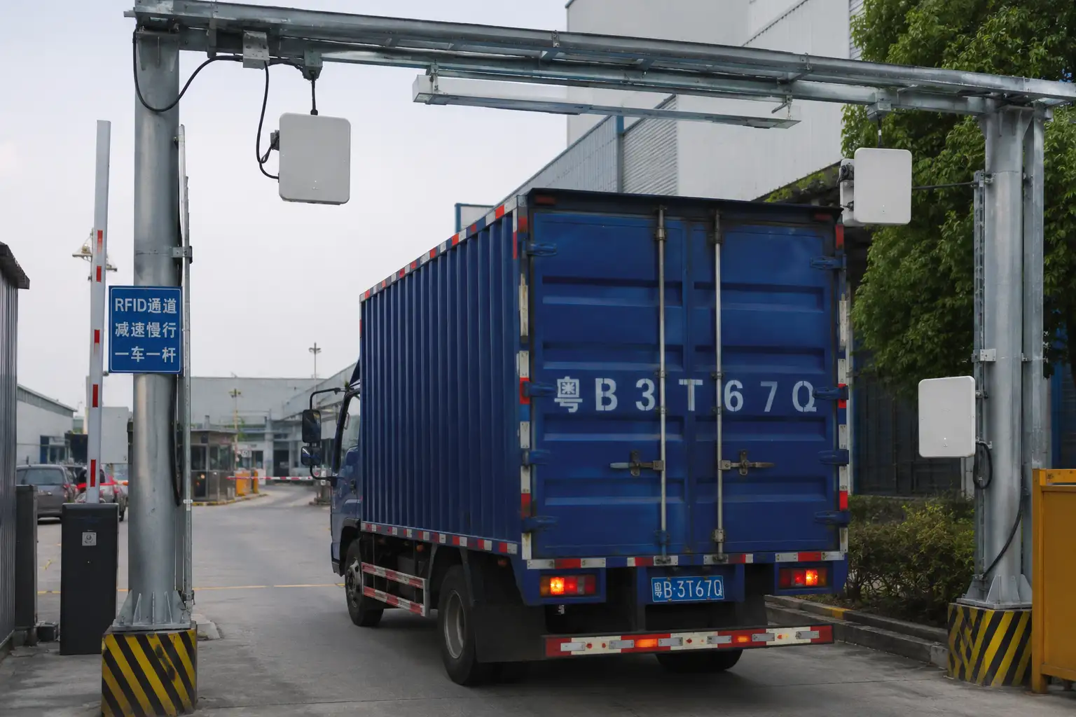 Truck passing an RFID checkpoint at a distribution center