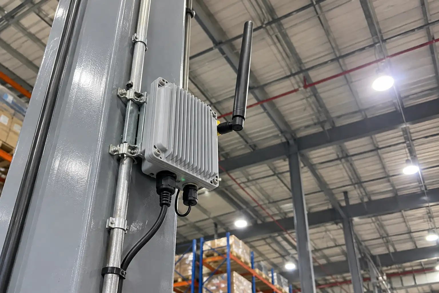 RFID middleware and infrastructure architecture for active and passive tracking systems