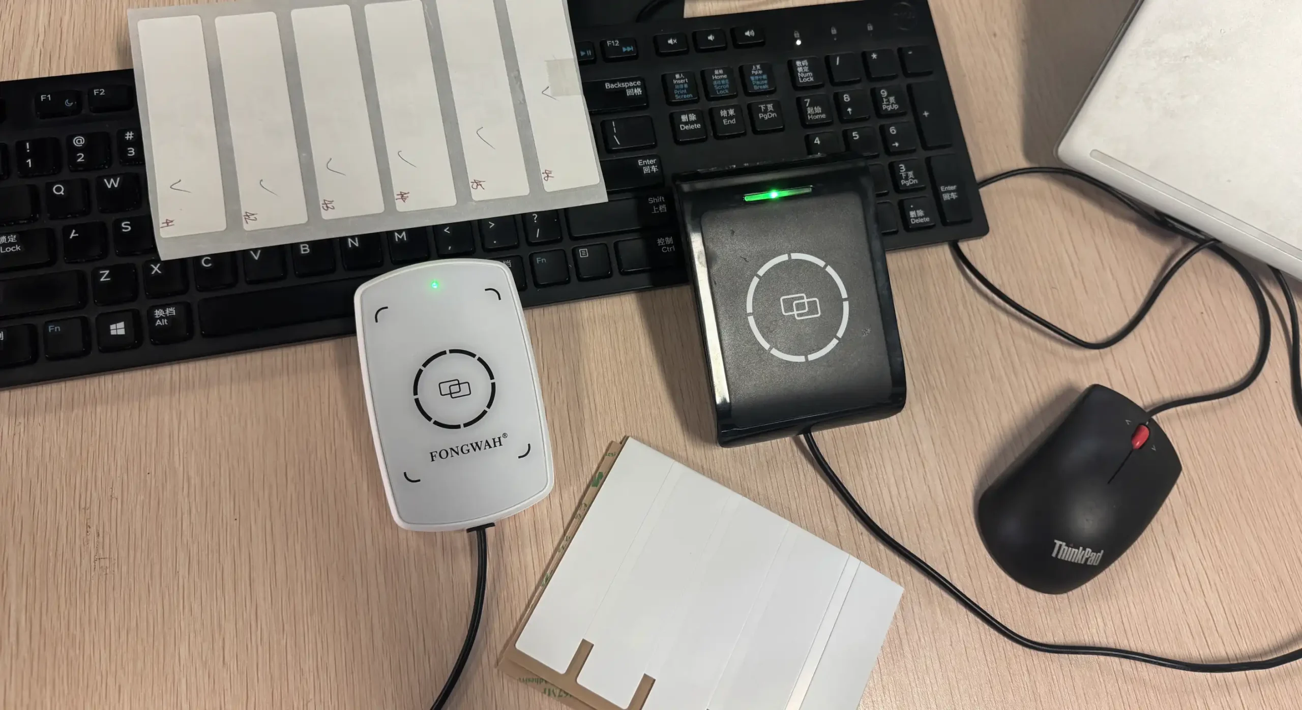 desktop rfid writer az-r3 on office desk connected to laptop