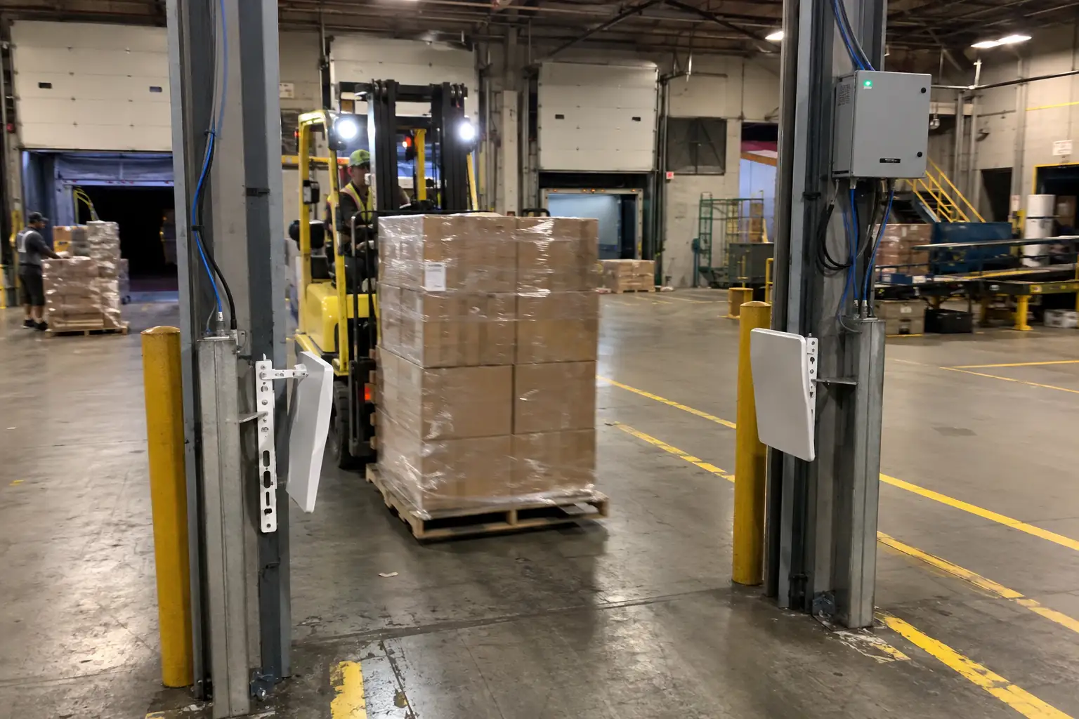 fixed rfid reader mounted on warehouse dock door