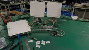 Comprehensive showcase of Fongwah high-performance 4-port UHF RFID fixed readers, directional panel antennas, and edge IoT gateway on a warehouse test bench.