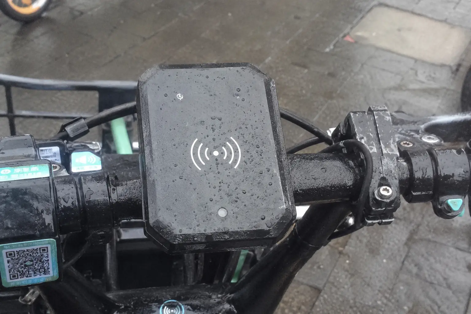 Weatherproof Fongwah HF RFID reader module on shared e-bike handlebar for tap-to-unlock asset access control.