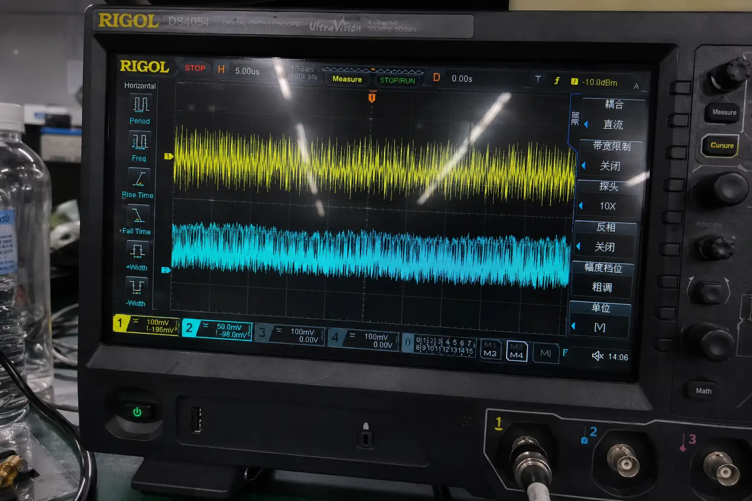 Oscilloscope capture demonstrating an unstable RF envelope collapse and phase noise jitter under extreme thermal clipping conditions