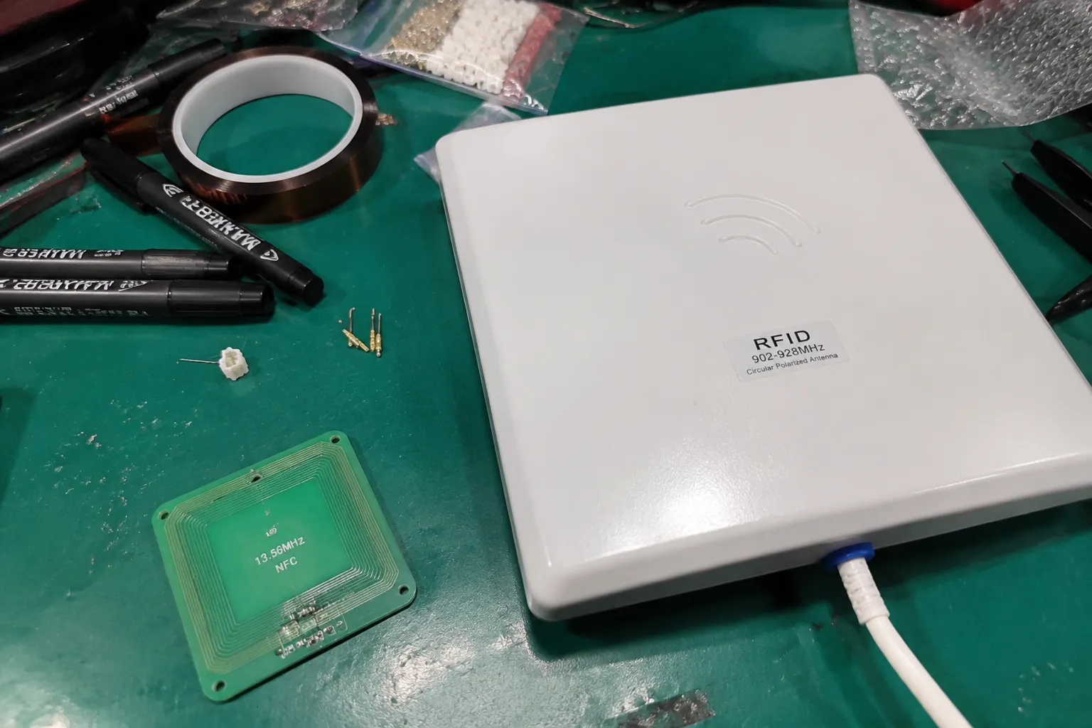 RAIN RFID vs NFC comparison: UHF passive vs HF NFC read range