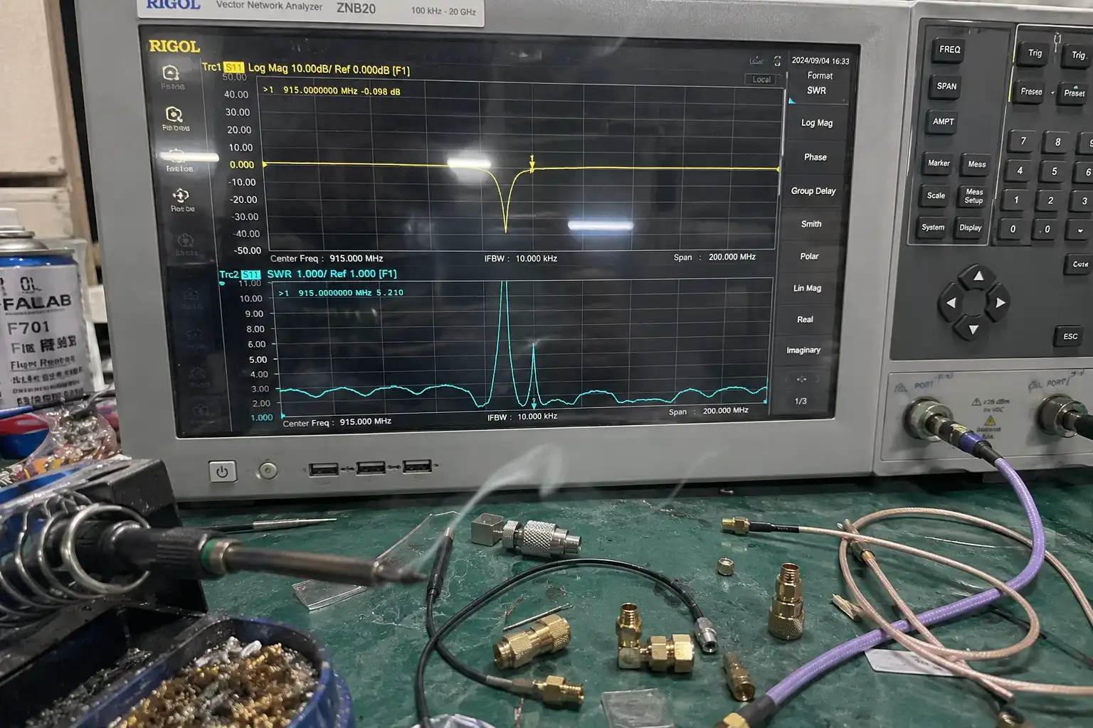 Four-zone UHF RFID antenna array wired through a hand-built RF switch, with electromagnetically coupled port regions highlighted